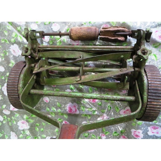 ANTIQUE LAWN MOWER GARDEN PUSH CUTTER MACHINE FOLBATE REAL CI wheel  ENGLAND #