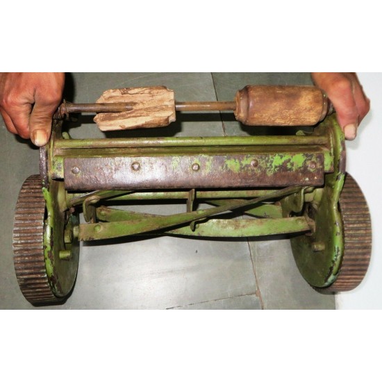 ANTIQUE LAWN MOWER GARDEN PUSH CUTTER MACHINE FOLBATE REAL CI wheel  ENGLAND #