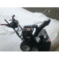 二手两级黑色气体动力吹雪机从 Craftsman。