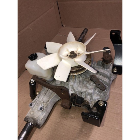 约翰迪尔 190c 割草机拖拉机 tufftorq k62 Hydro 变速驱动桥 am135071 ！