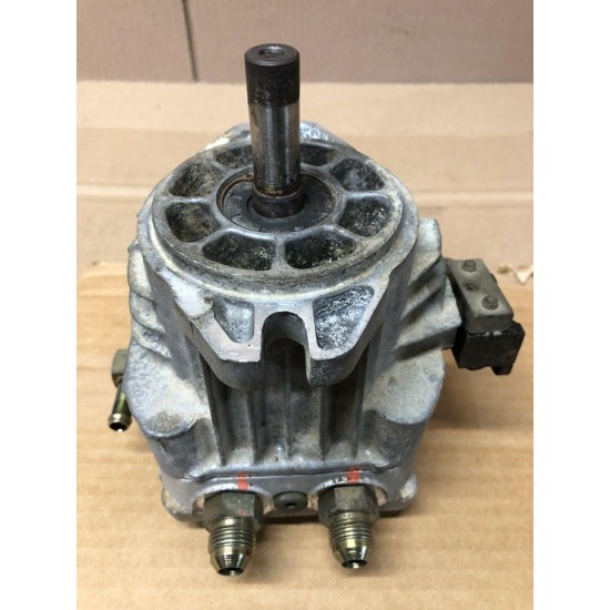 John Deere 717 727 ZeroTurn LawnMower Hydro-Gear Left Side Hydraulic Pump D28227