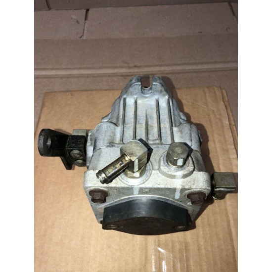 John Deere 717 727 ZeroTurn LawnMower Hydro-Gear Left Side Hydraulic Pump D28227