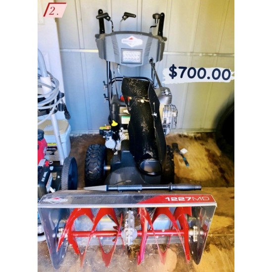 Briggs and Stratton 吹雪机