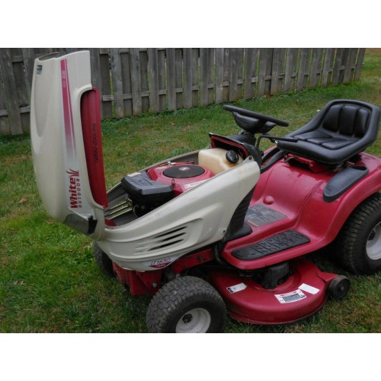 White LT1650 Lawn Tractor Hydro Drive 169Hours 16HP and 42 Inch Deck