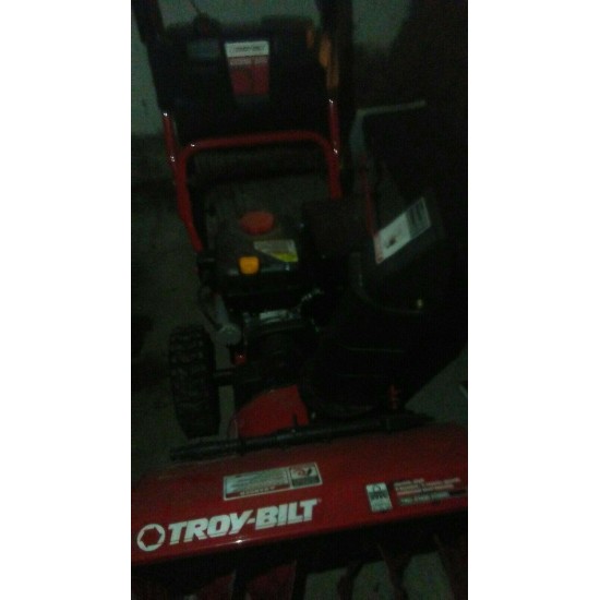 24 在特洛伊螺栓几乎全新吹雪机