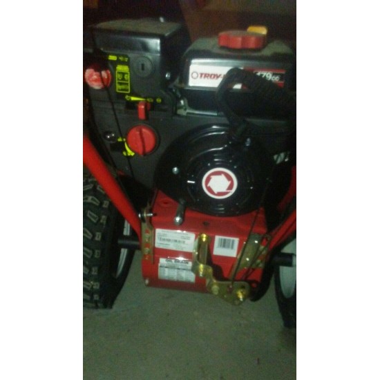 24 在特洛伊螺栓几乎全新吹雪机