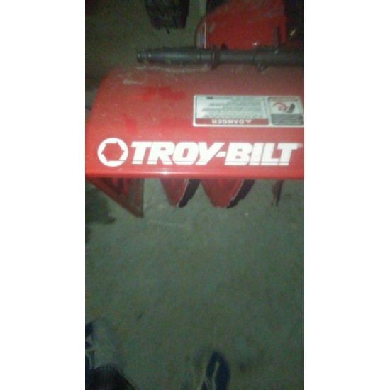 24 在特洛伊螺栓几乎全新吹雪机